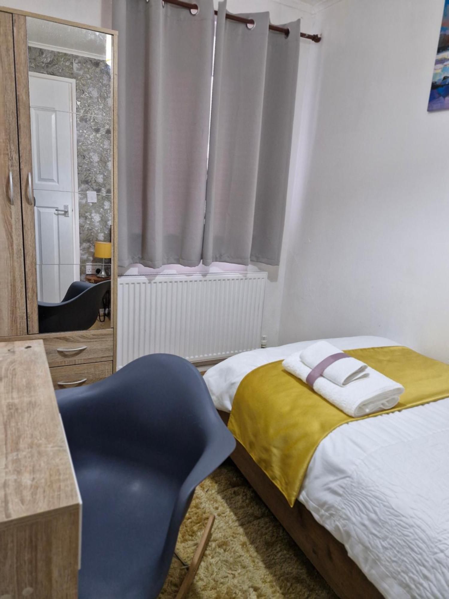Lovely 2-Bed House In The Heart Of Woodhouse Leeds Leeds  Exterior photo